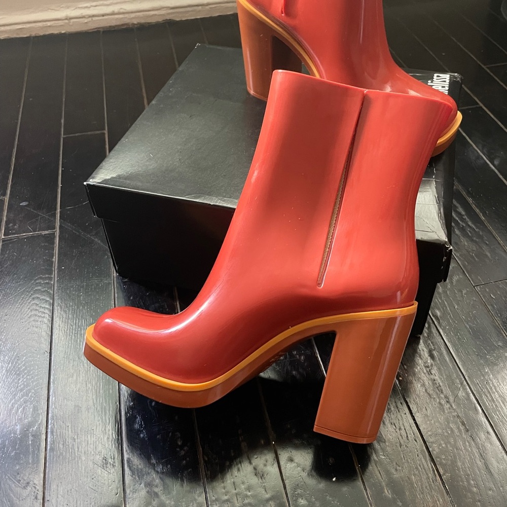 NIB Melissa The Original Boot